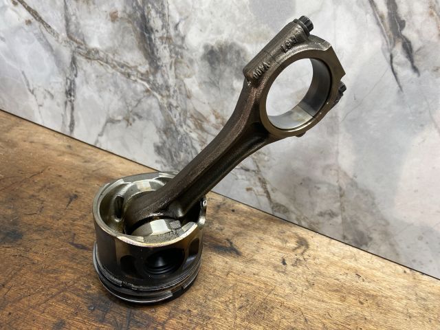 bontott AUDI A3 Dugattyú és Hajtókar