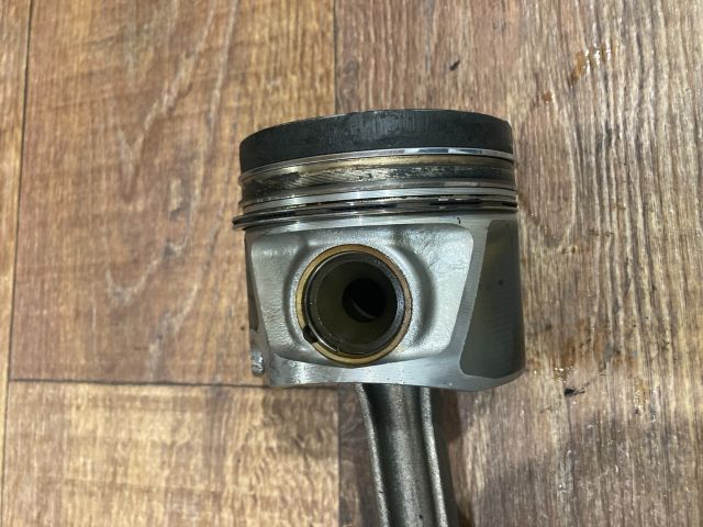 bontott AUDI A3 Dugattyú és Hajtókar