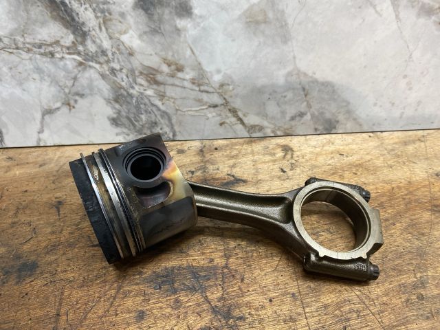 bontott AUDI A3 Dugattyú és Hajtókar