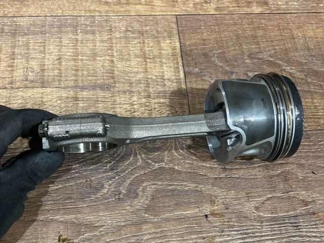 bontott AUDI A3 Dugattyú és Hajtókar