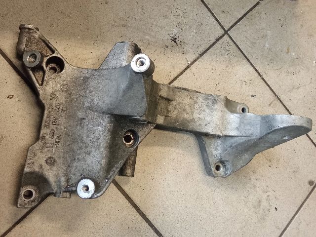 bontott AUDI A3 Generátor Tartó Bak