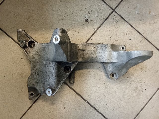 bontott AUDI A3 Generátor Tartó Bak