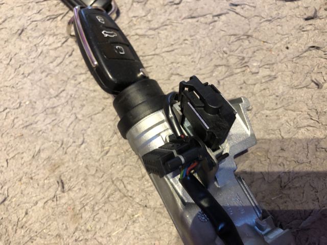 bontott AUDI A3 Gyújtáskapcsoló Házzal