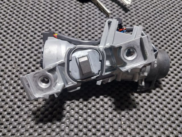 bontott AUDI A3 Gyújtáskapcsoló Házzal