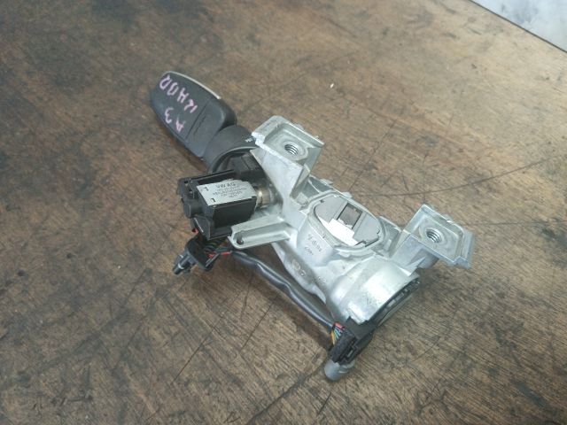 bontott AUDI A3 Gyújtáskapcsoló Házzal