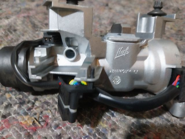 bontott AUDI A3 Gyújtáskapcsoló Házzal