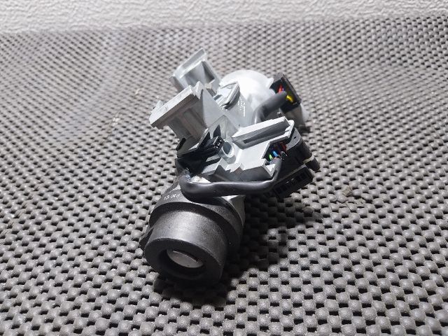 bontott AUDI A3 Gyújtáskapcsoló Házzal