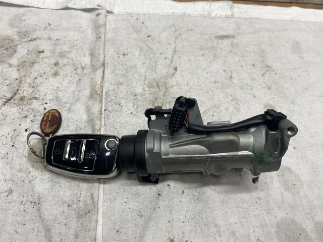 bontott AUDI A3 Gyújtáskapcsoló Házzal