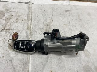 bontott AUDI A3 Gyújtáskapcsoló Házzal