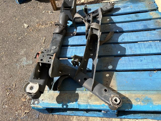 bontott AUDI A3 Hátsó Bölcső