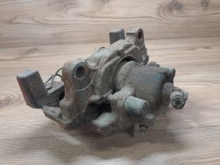 bontott AUDI A3 Jobb első Féknyereg Munkahengerrel