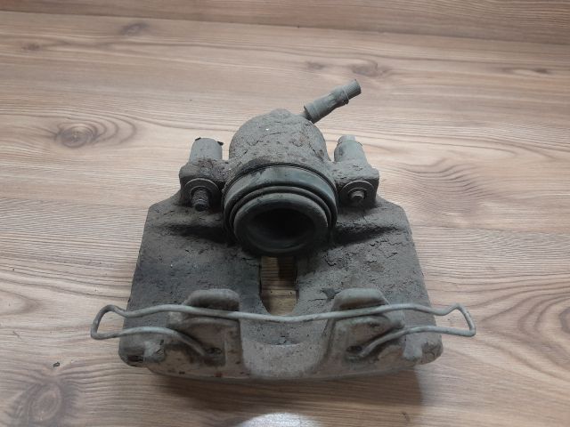 bontott AUDI A3 Jobb első Féknyereg Munkahengerrel