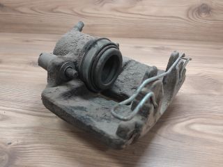 bontott AUDI A3 Jobb első Féknyereg Munkahengerrel