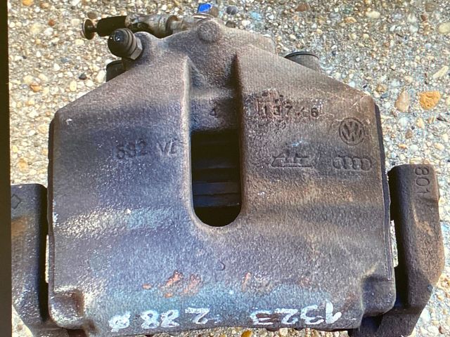 bontott AUDI A3 Jobb első Féknyereg Munkahengerrel