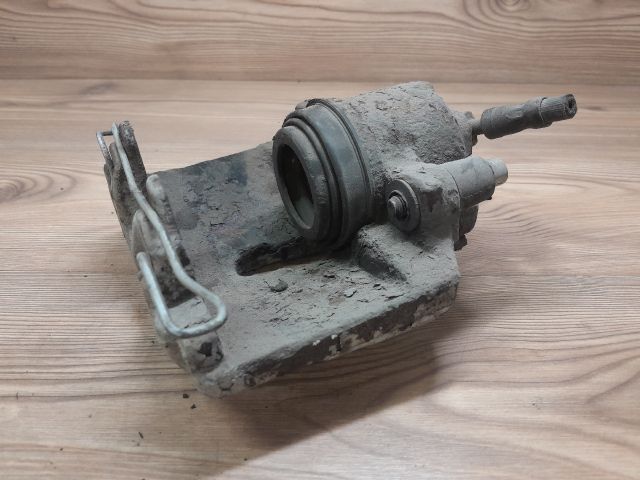 bontott AUDI A3 Jobb első Féknyereg Munkahengerrel