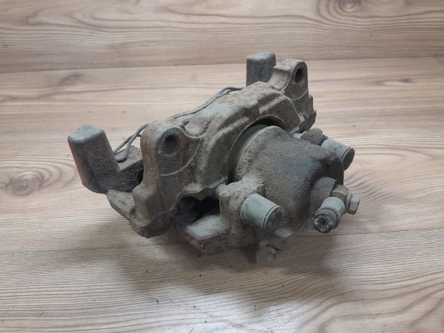 bontott AUDI A3 Jobb első Féknyereg Munkahengerrel