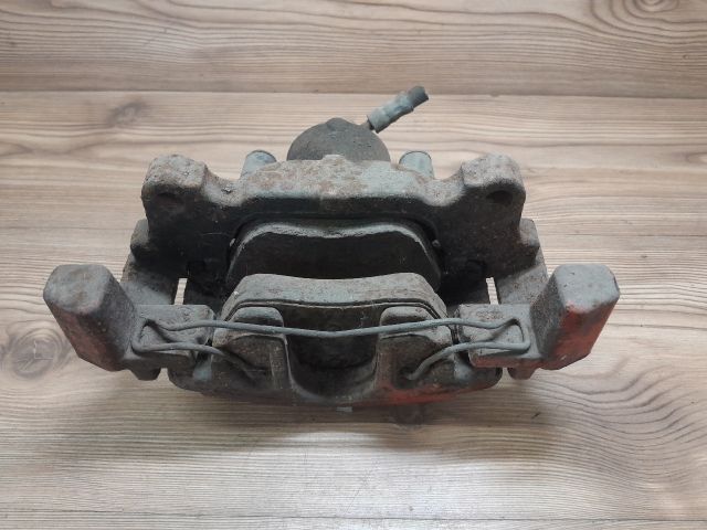 bontott AUDI A3 Jobb első Féknyereg Munkahengerrel