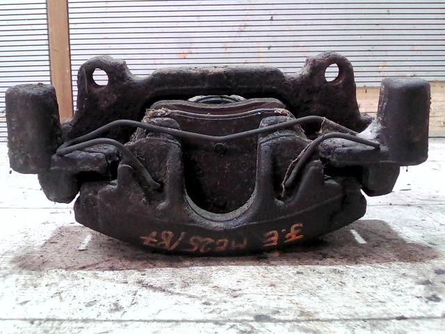 bontott AUDI A3 Jobb első Féknyereg Munkahengerrel