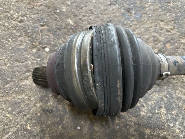 bontott AUDI A3 Jobb Féltengely