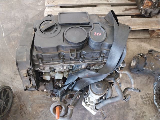 bontott AUDI A3 Motor (Fűzött blokk hengerfejjel)