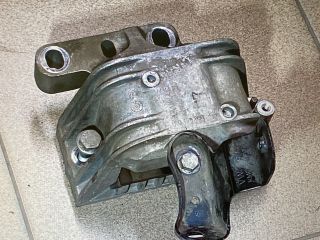 bontott AUDI A3 Motor Tartó Bak (Fém)