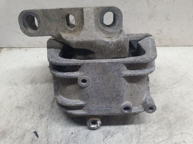 bontott AUDI A3 Motor Tartó Bak (Fém)