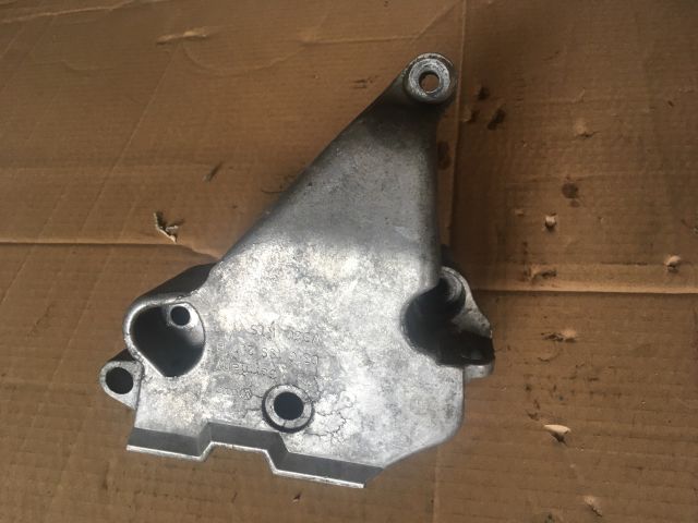 bontott AUDI A3 Motor Tartó Bak Jobb