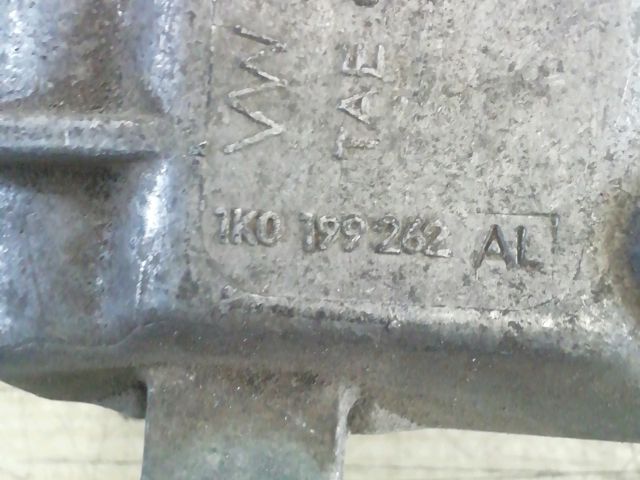 bontott AUDI A3 Motor Tartó Bak Jobb