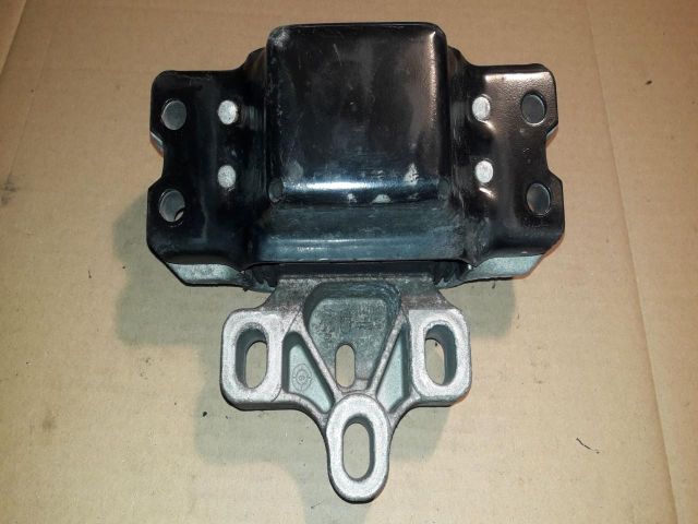 bontott AUDI A3 Motor Tartó Bak (Pozíciófüggetlen)