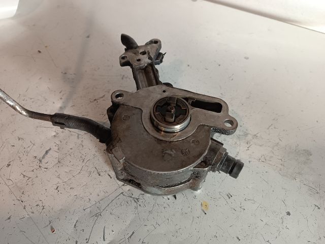 bontott AUDI A3 Nagynyomású Szivattyú