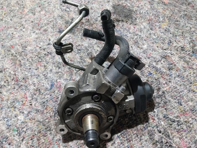 bontott AUDI A3 Nagynyomású Szivattyú