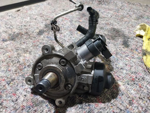 bontott AUDI A3 Nagynyomású Szivattyú