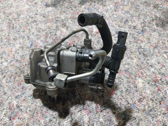 bontott AUDI A3 Nagynyomású Szivattyú