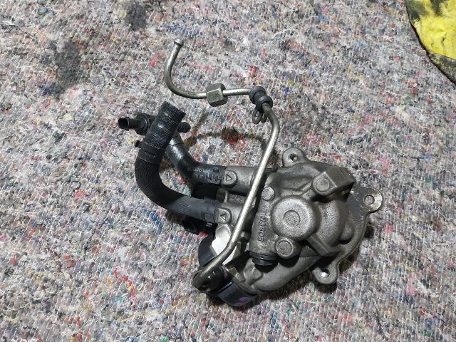 bontott AUDI A3 Nagynyomású Szivattyú