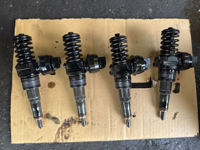 bontott AUDI A3 Porlasztó Sor / Híd