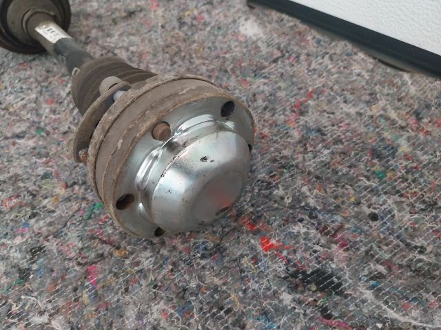 bontott AUDI A3 Bal Féltengely