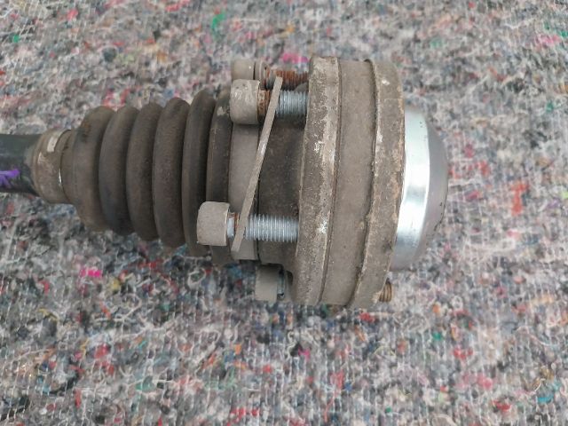 bontott AUDI A3 Bal Féltengely