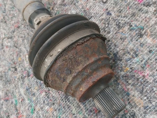 bontott AUDI A3 Bal Féltengely