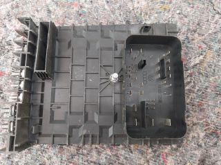 bontott AUDI A3 Biztosítéktábla Motortér