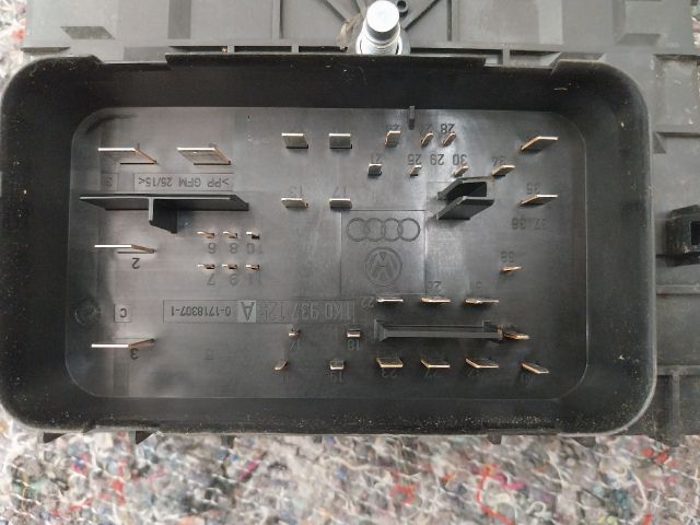 bontott AUDI A3 Biztosítéktábla Motortér