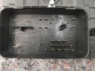 bontott AUDI A3 Biztosítéktábla Motortér