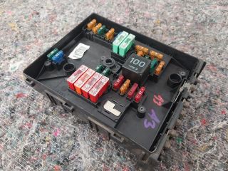 bontott AUDI A3 Biztosítéktábla Motortér