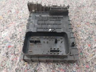 bontott AUDI A3 Biztosítéktábla Motortér