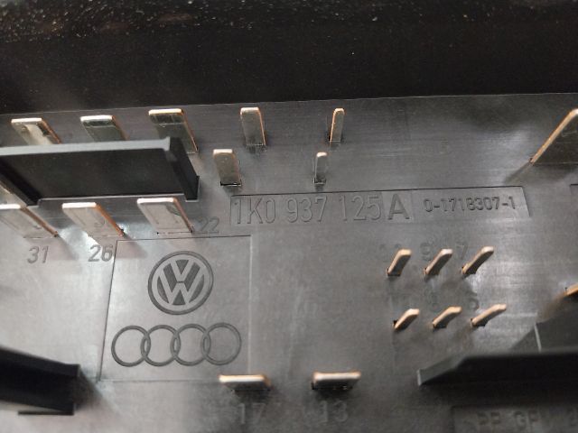 bontott AUDI A3 Biztosítéktábla Motortér