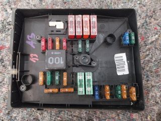 bontott AUDI A3 Biztosítéktábla Motortér