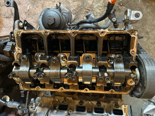 bontott AUDI A3 Motor (Fűzött blokk hengerfejjel)