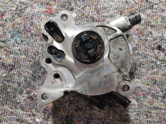 bontott AUDI A3 Nagynyomású Szivattyú