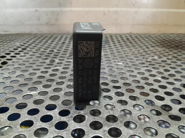 bontott AUDI A3 Üzemanyag Szivattyú Relé