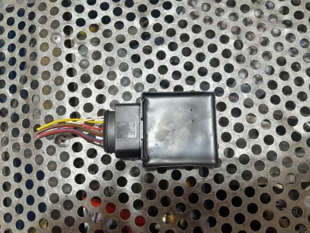 bontott AUDI A3 Üzemanyag Szivattyú Relé