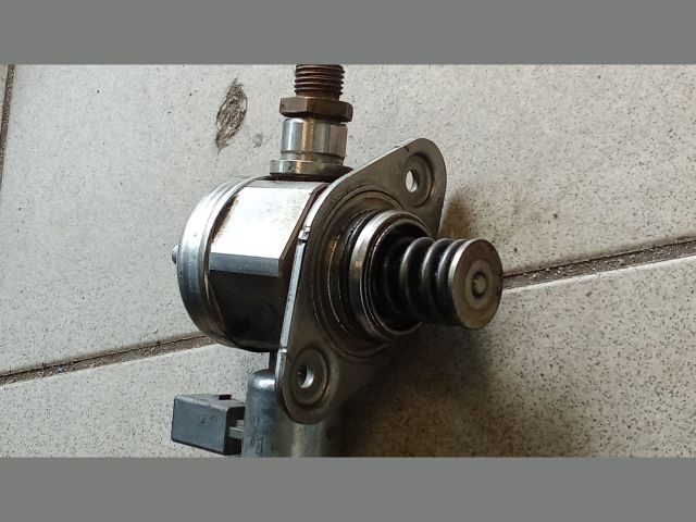 bontott AUDI A3 Nagynyomású Szivattyú